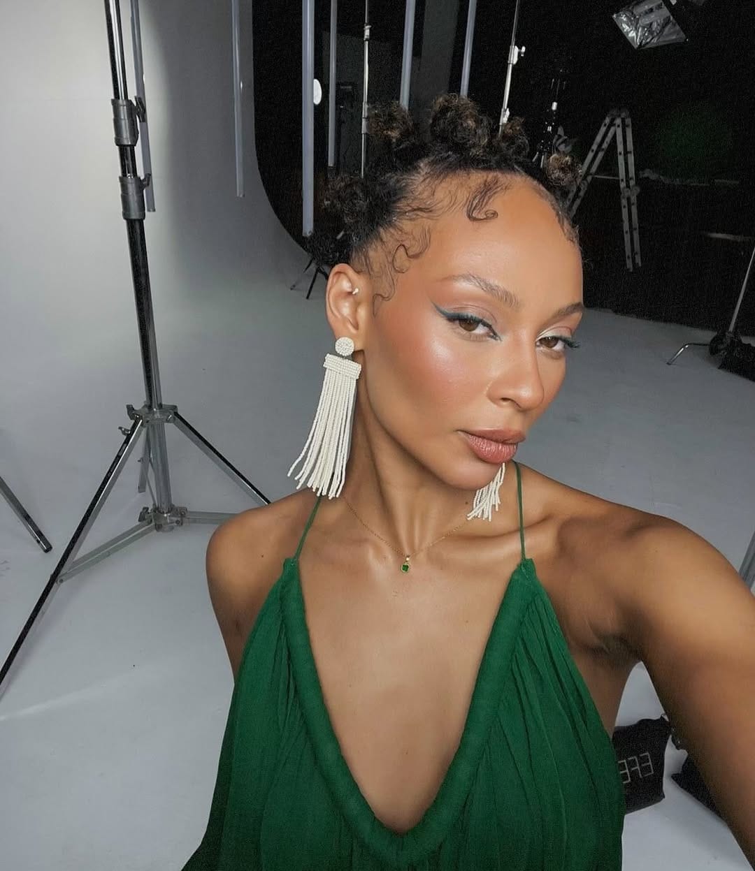 Post 6 by makeup and hair style.. on Instagram (carousel)