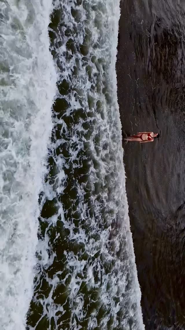 Post 3 by 𝐂𝐫𝐢𝐬𝐭𝐢𝐧𝐚 🪩 on Instagram (video)