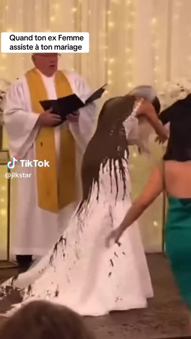 Post 6 by Robe de mariée bordeaux. DIVA Couture on Instagram (video)