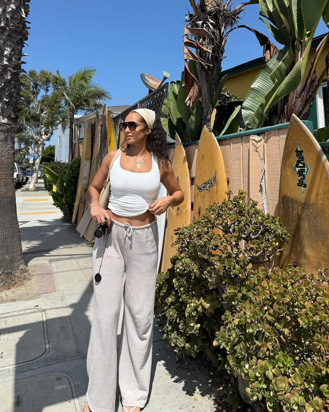 Post 6 by Téa Adams on Instagram (carousel)