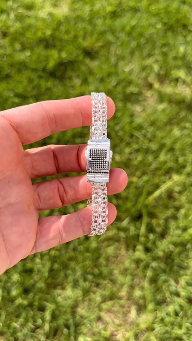 Post 4 by Joyeria Azra on Instagram (video)