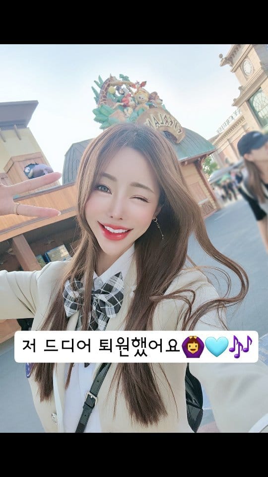 Post 4 by 최현지 🩷 Choi Hyun Ji 🇰🇷 Model / Actress 🎬 on Instagram (video)