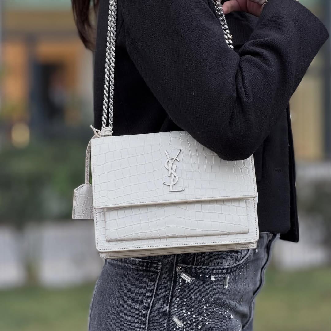 Post 5 by Anna Le Gall on Instagram (image)