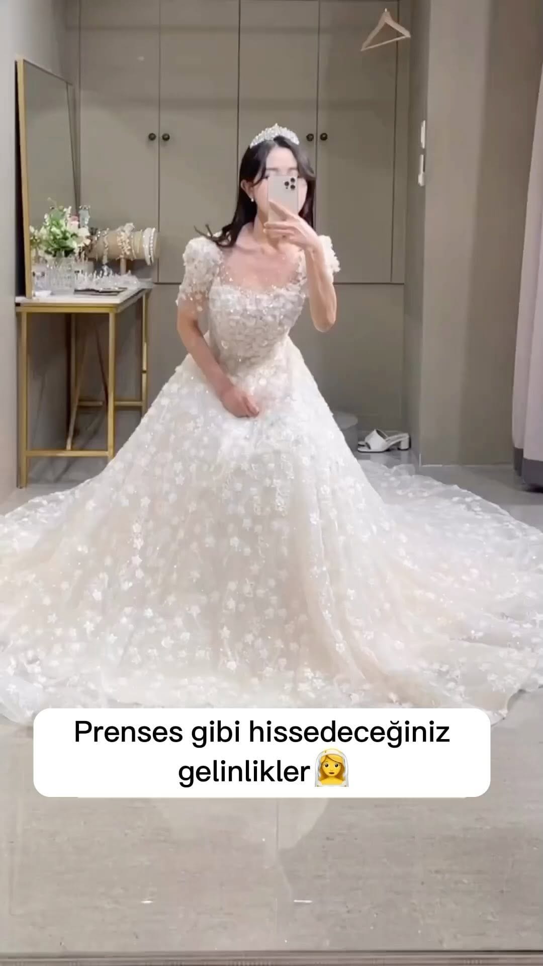 Post 1 by Miss Defne Gelinlik&Kınalık on Instagram (video)