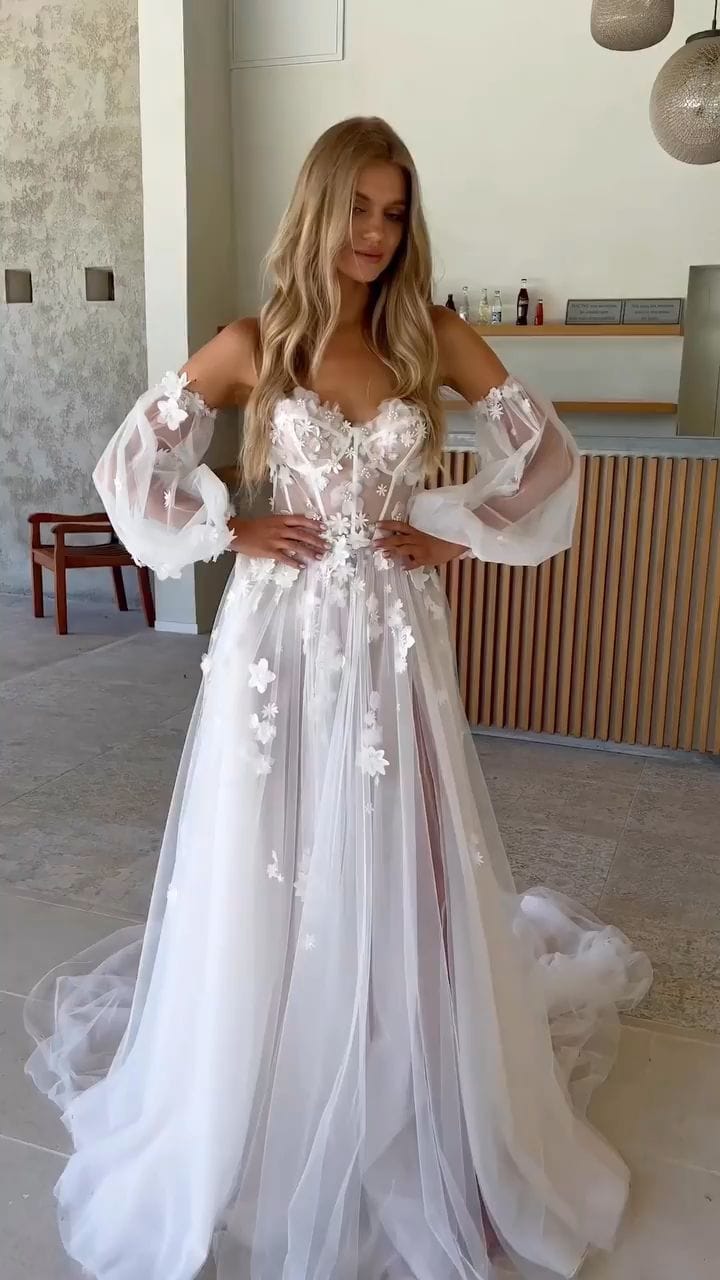 Post 8 by Miss Defne Gelinlik&Kınalık on Instagram (video)