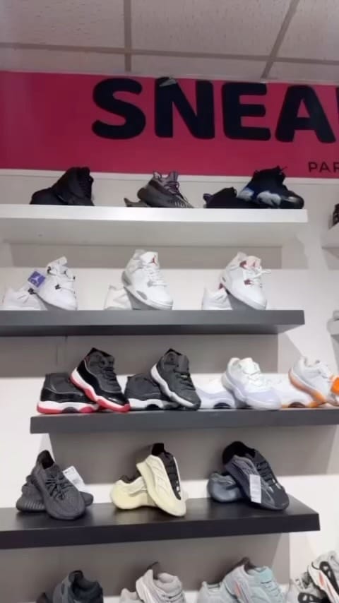 Post 9 by Sneakers Corner 1™ on Instagram (video)