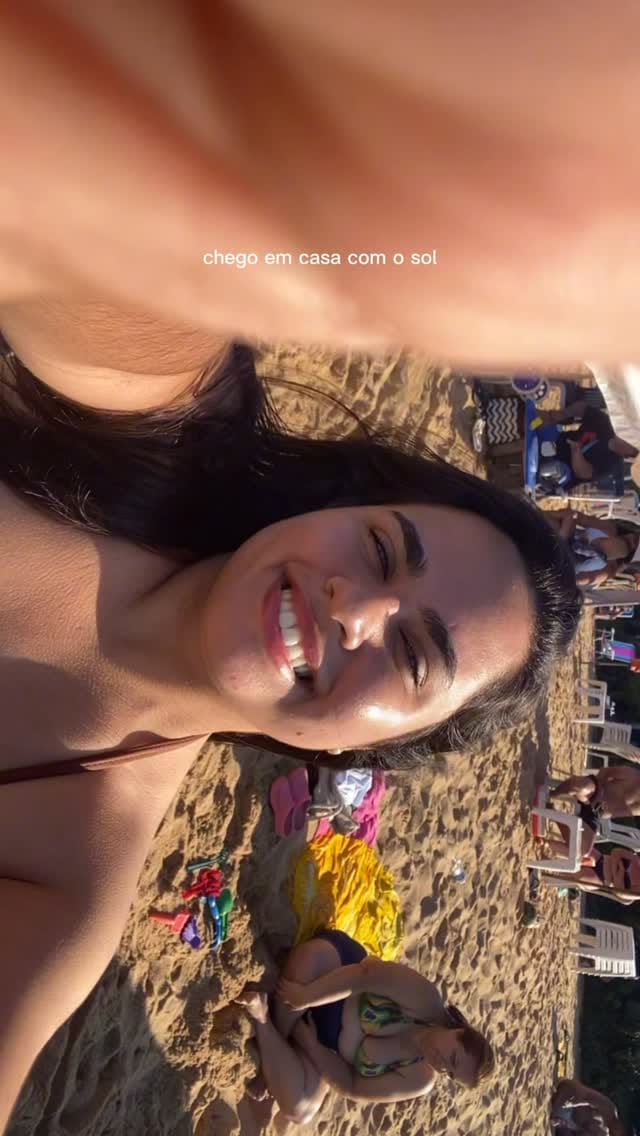 Post 2 by Vitoria Vieira on Instagram (video)