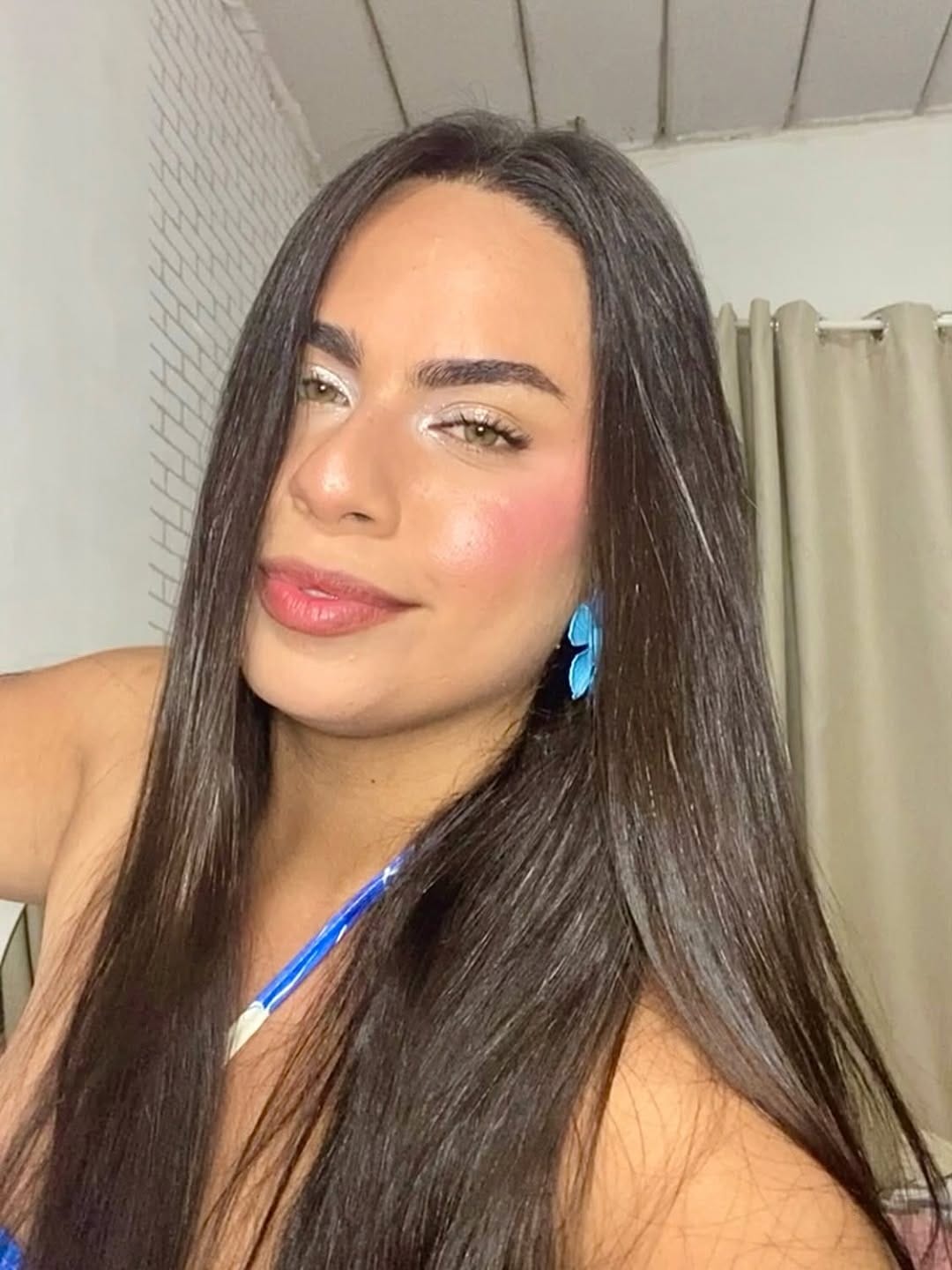 Post 4 by Vitoria Vieira on Instagram (carousel)