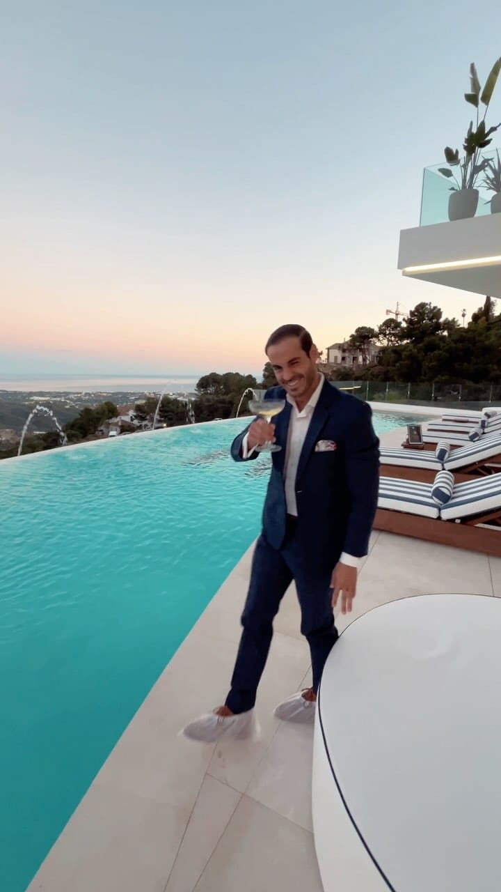 Post 1 by Borja Rengel on Instagram (video)