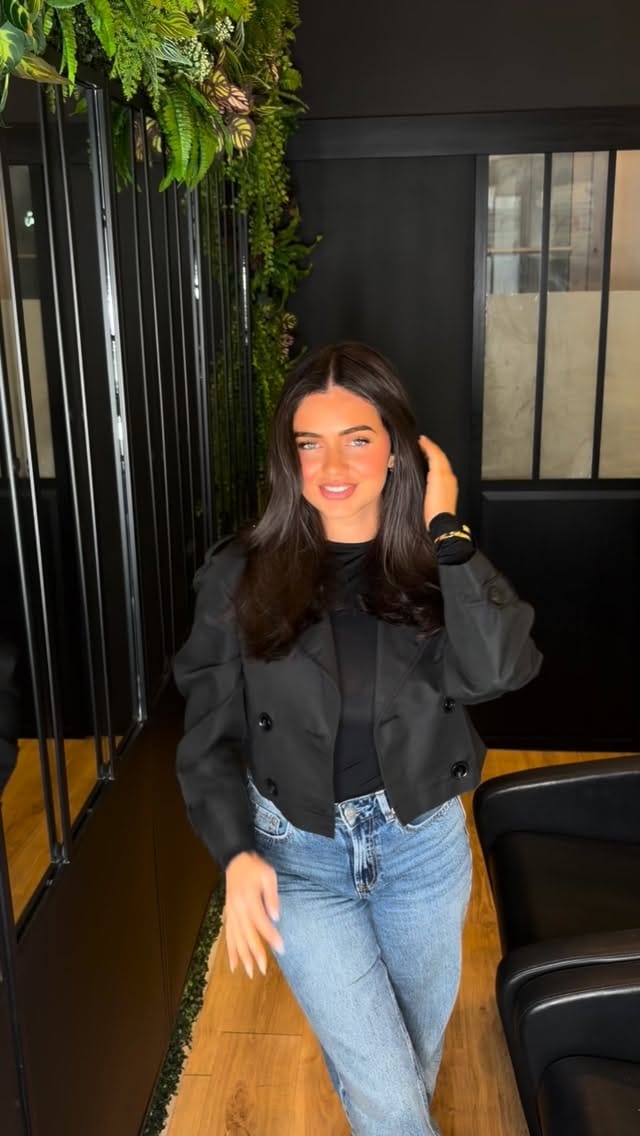 Post 6 by COUPES FOURCHES LYON on Instagram (video)