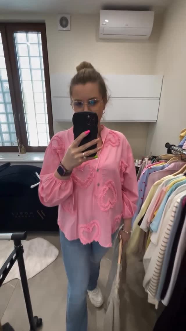 Post 1 by @estebutique on Instagram (video)