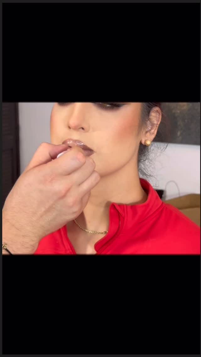 Post 5 by EDUARDO  RODRÍGUEZ MAKEUP on Instagram (video)