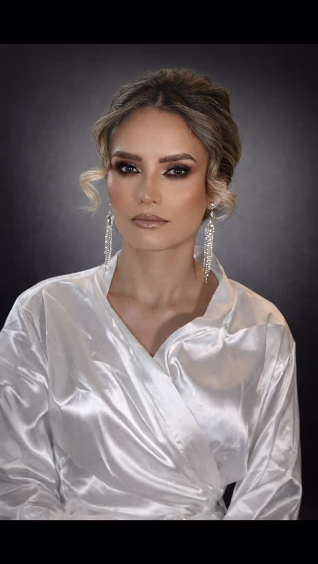Post 1 by EDUARDO  RODRÍGUEZ MAKEUP on Instagram (video)