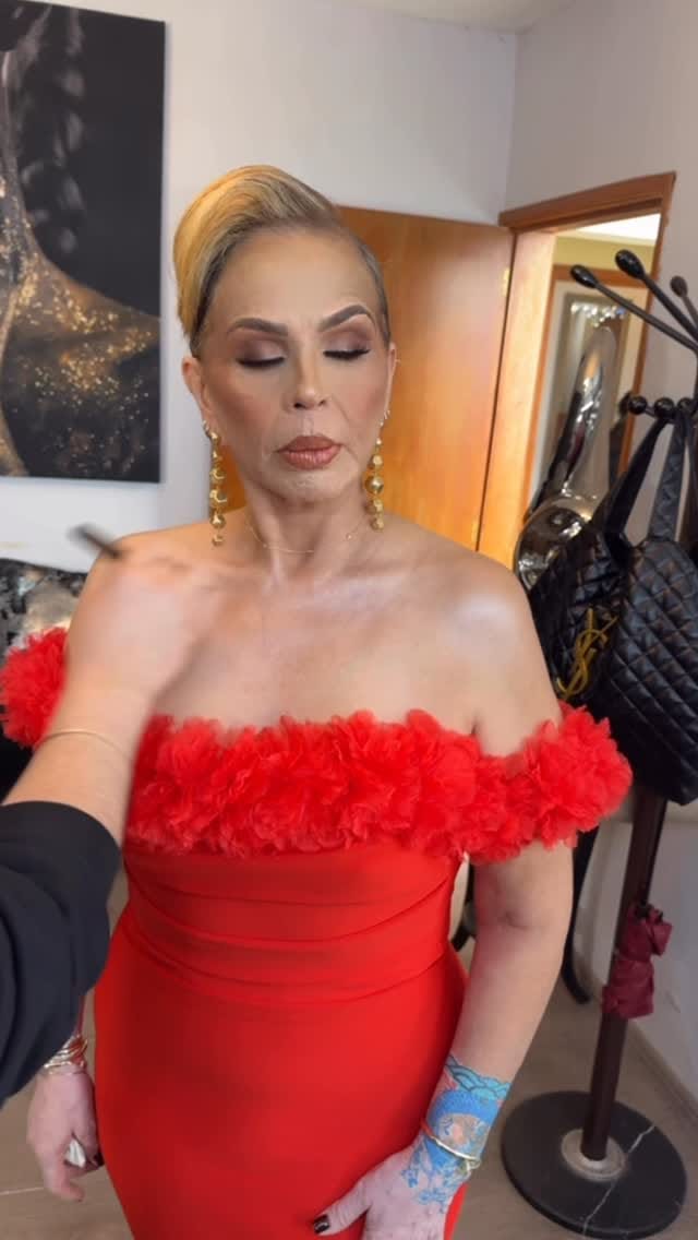 Post 3 by EDUARDO  RODRÍGUEZ MAKEUP on Instagram (video)