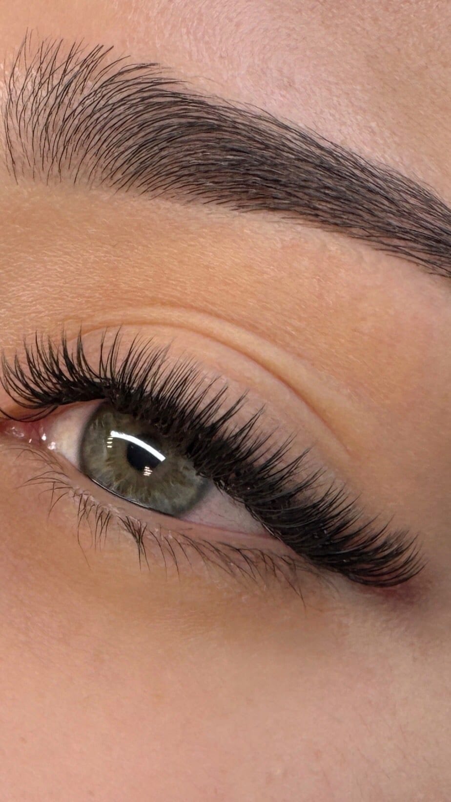 Post 4 by Cejas y Pestañas Madrid on Instagram (video)