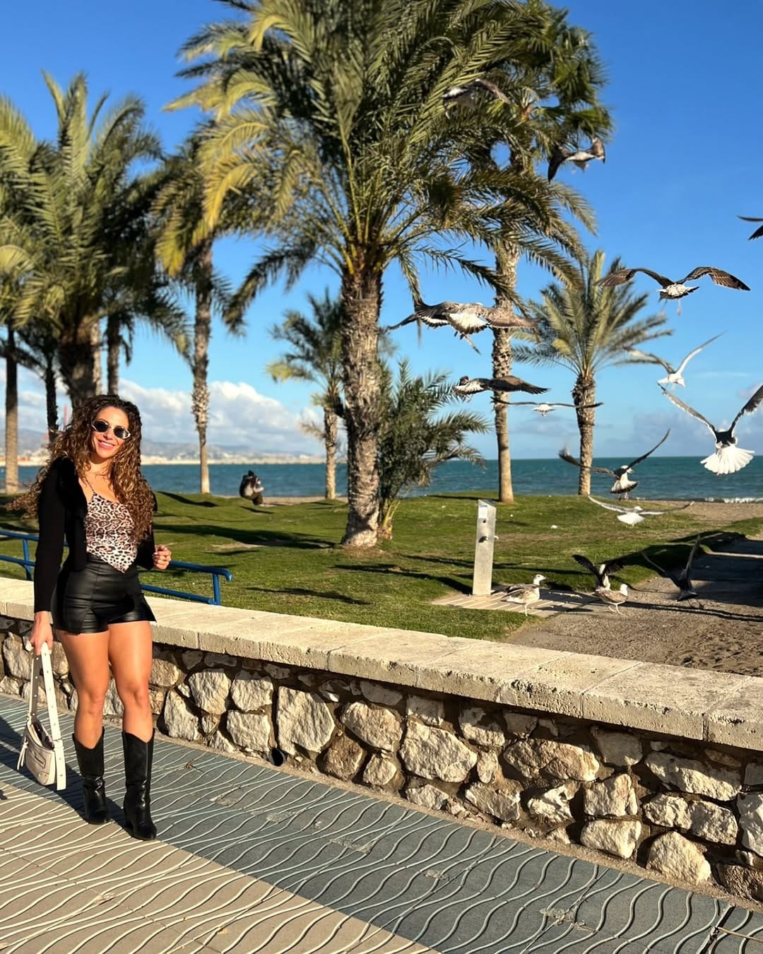 Post 8 by Estefy Navarrete on Instagram (carousel)