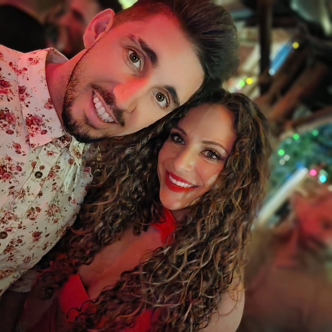 Post 6 by Estefy Navarrete on Instagram (carousel)