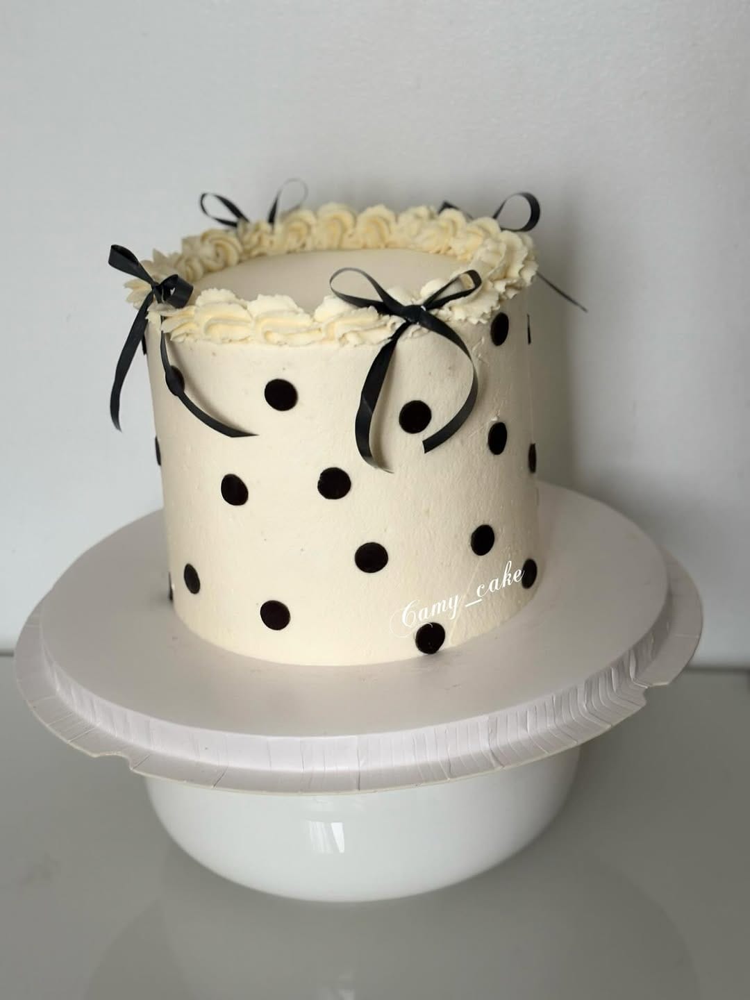 Post 2 by Camy_cake on Instagram (image)