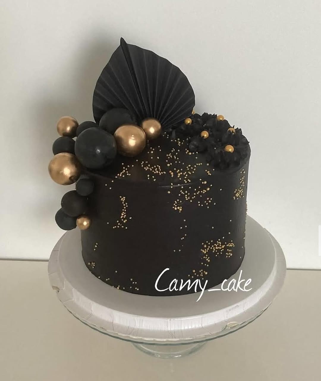 Post 7 by Camy_cake on Instagram (image)