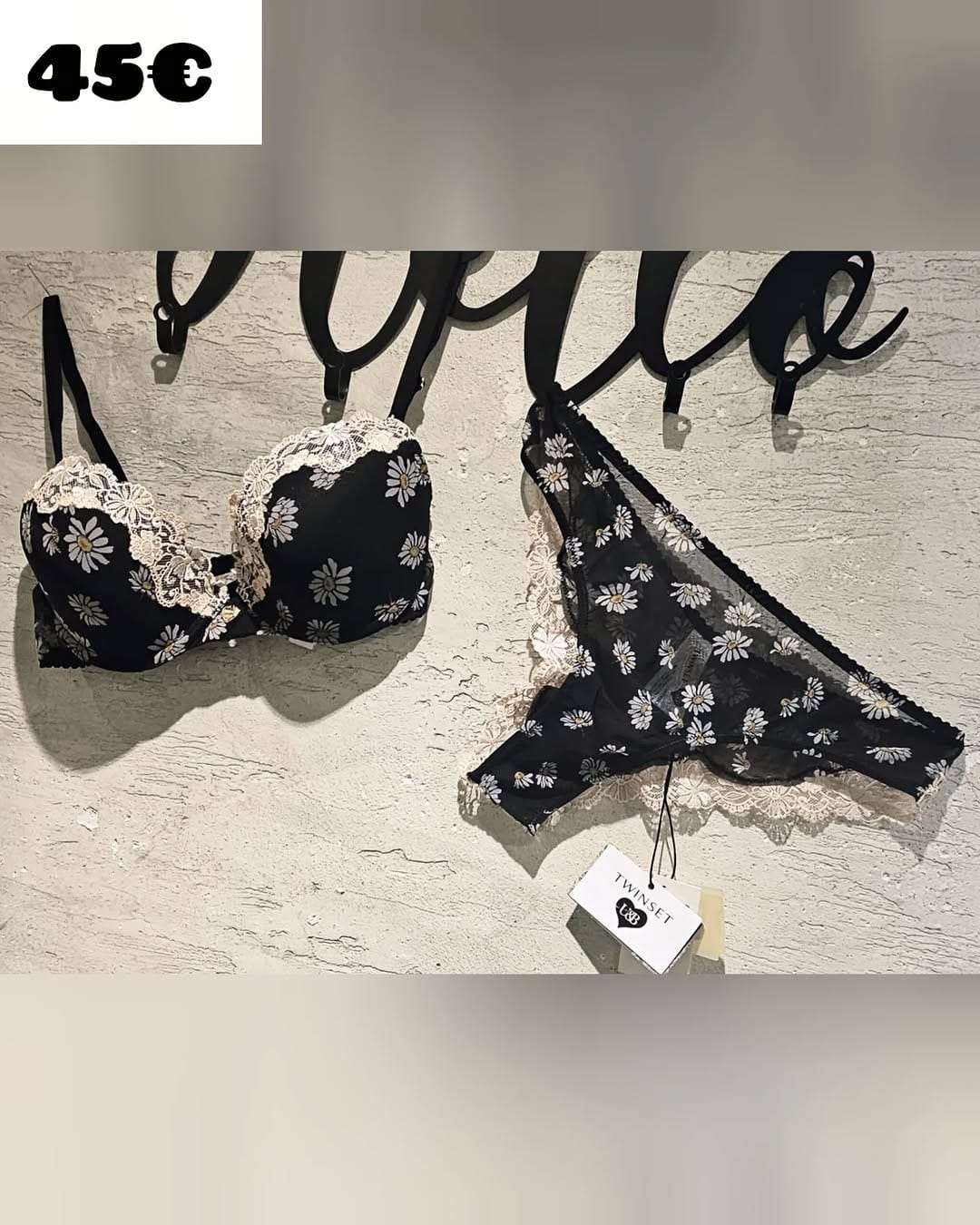 Post 3 by joli intimo Napoli on Instagram (image)