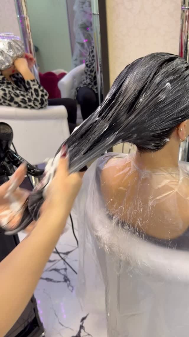 Post 6 by Beauty Residence on Instagram (video)