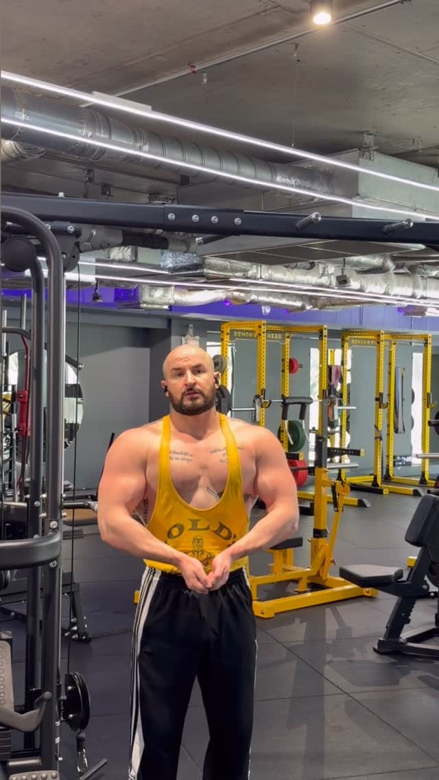 Post 10 by 🇫🇷🇵🇹Anth0ny 🇰🇷🇯🇵🇹🇭 on Instagram (video)