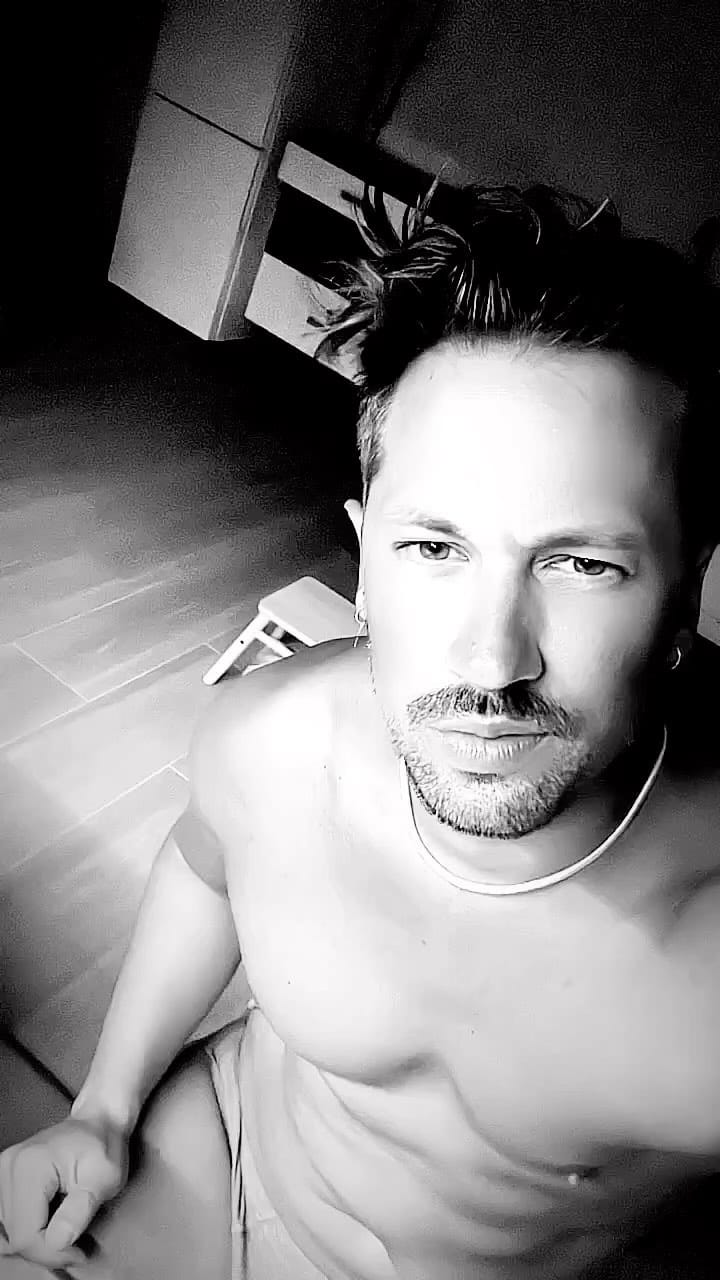 Post 10 by Alvi 🙂🙃 on Instagram (video)