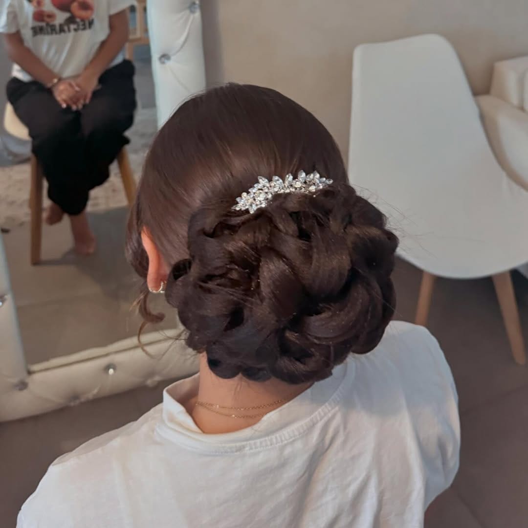 Post 6 by DM Coiffeuse Makeup Artiste on Instagram (carousel)