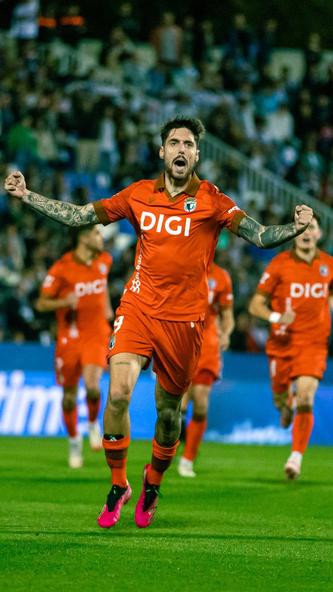 Post 4 by Fernando Niño on Instagram (video)