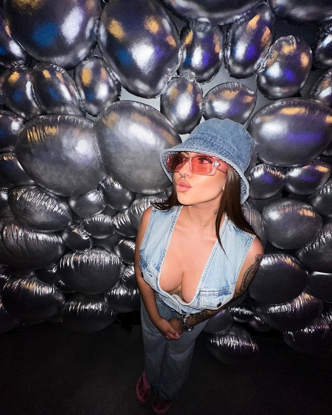 Post 10 by ♡𝒜𝓁𝒷𝒶♡ on Instagram (carousel)