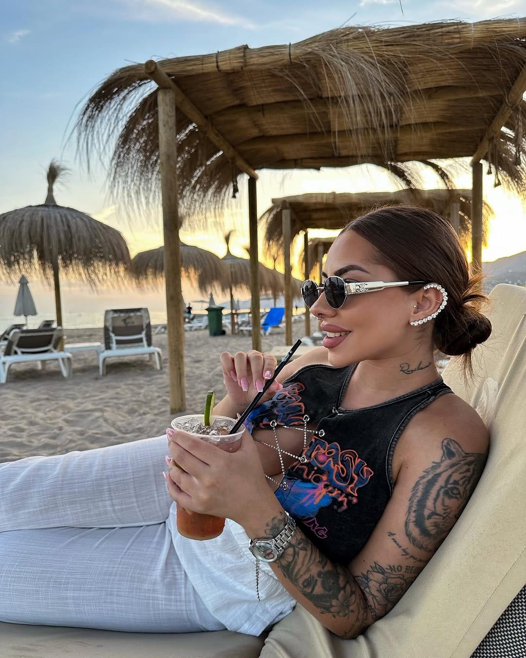 Post 9 by ♡𝒜𝓁𝒷𝒶♡ on Instagram (carousel)