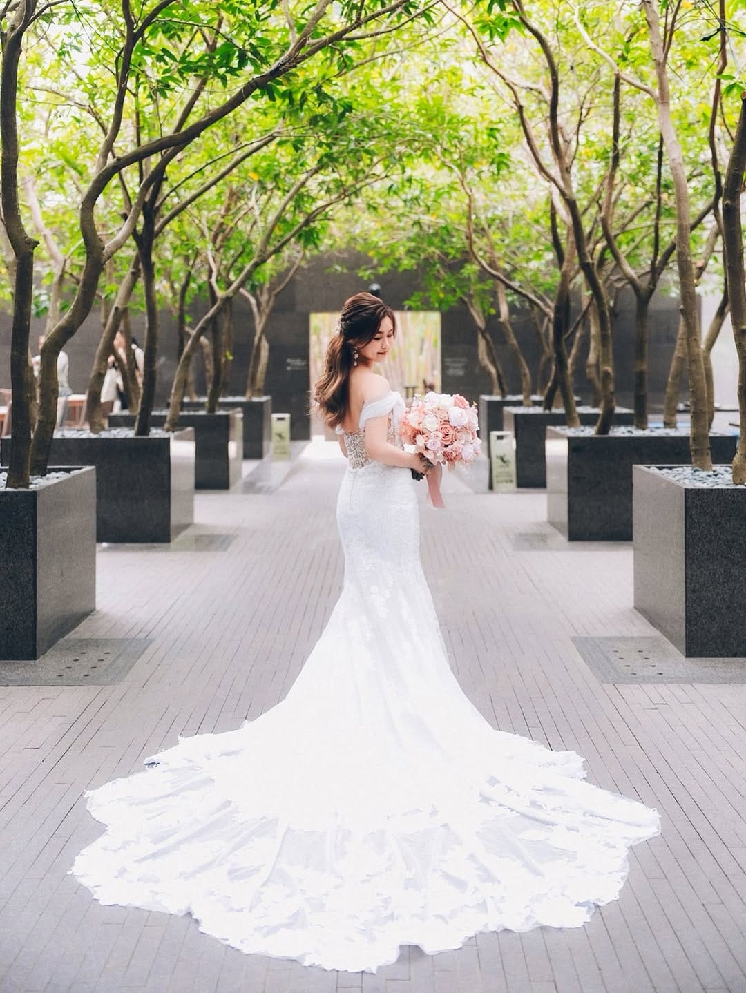 Post 3 by Simply Love Wedding on Instagram (carousel)