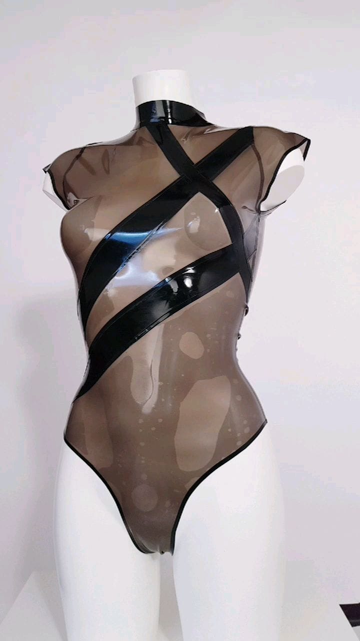 Post 6 by 💖RubberBambi_Latex💖 on Instagram (video)