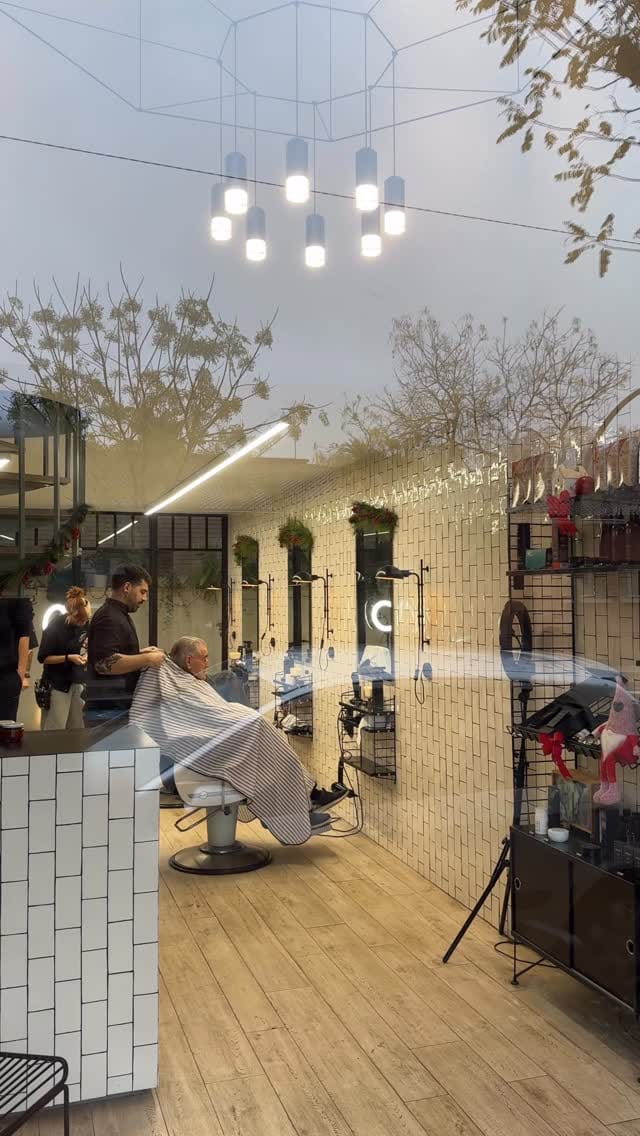 Post 6 by ALVARO THE BARBER on Instagram (video)