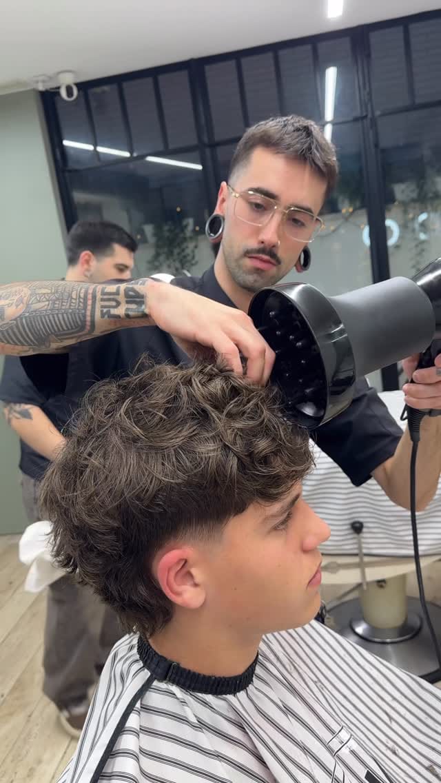 Post 2 by ALVARO THE BARBER on Instagram (video)