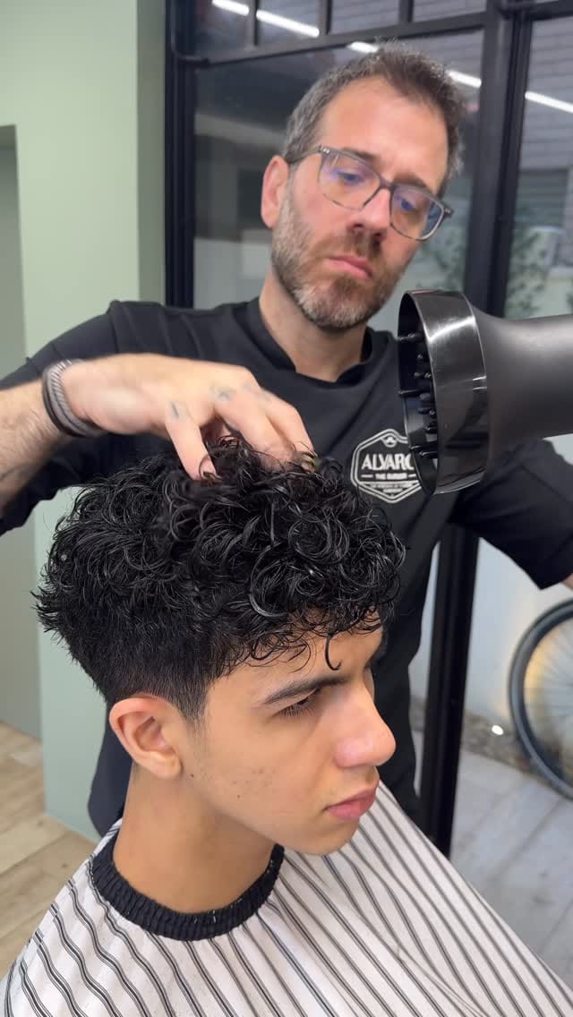 Post 1 by ALVARO THE BARBER on Instagram (video)