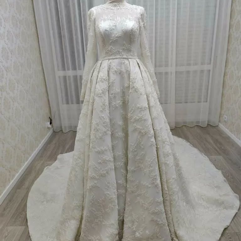 Post 5 by Robe de mariée&valises on Instagram (carousel)