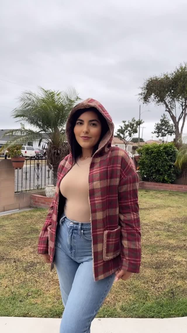 Post 4 by Trendz ByFrida on Instagram (video)