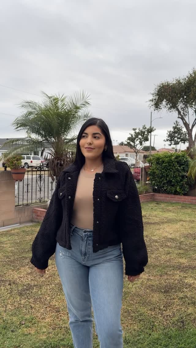 Post 3 by Trendz ByFrida on Instagram (video)