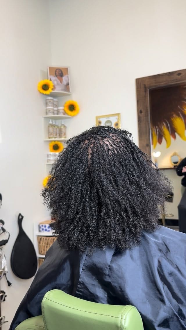 Post 7 by Luxurious Locs & Lashes on Instagram (video)
