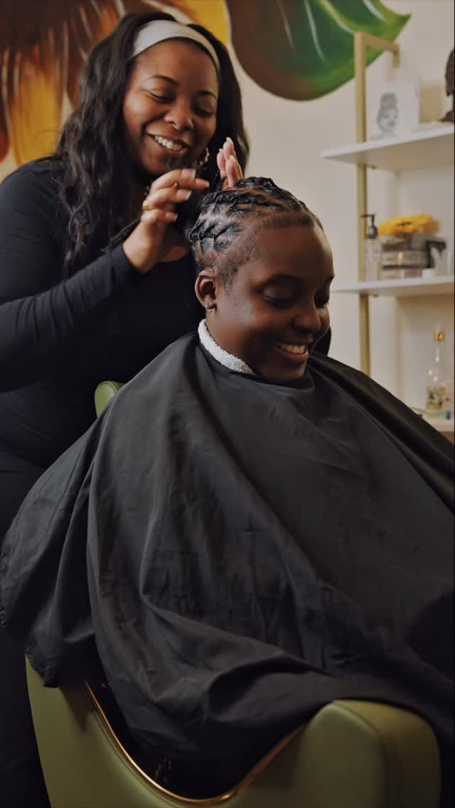 Post 8 by Luxurious Locs & Lashes on Instagram (video)