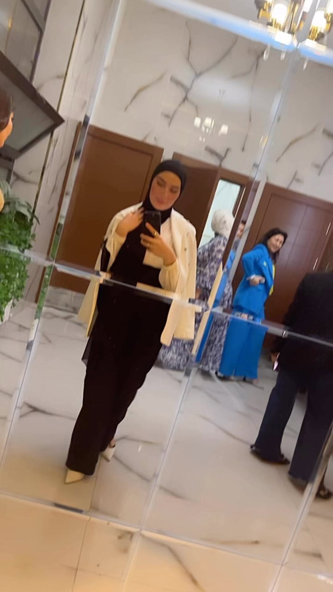Post 5 by Dina on Instagram (video)