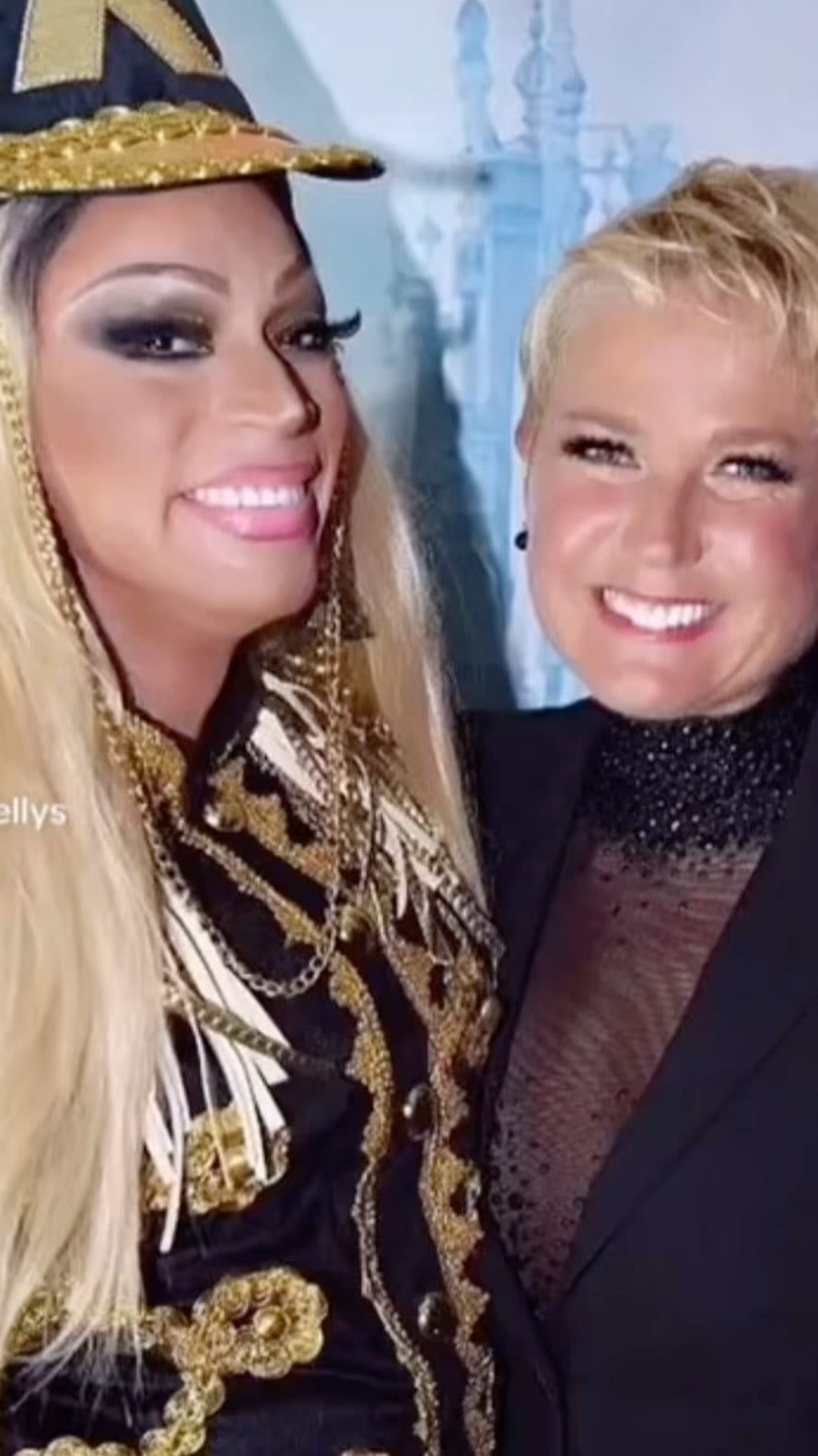 Post 3 by Joelma Fox on Instagram (video)