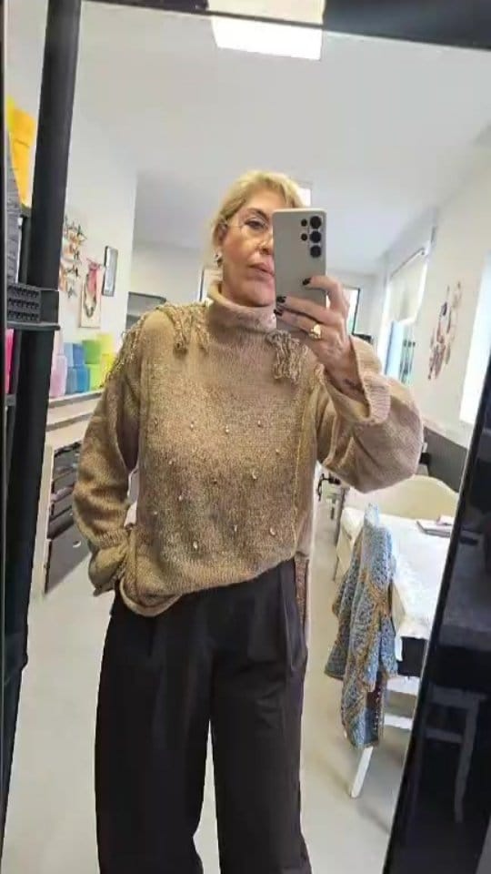 Post 1 by Shou Shou on Instagram (video)