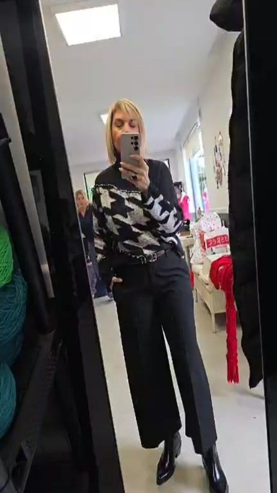 Post 4 by Shou Shou on Instagram (video)