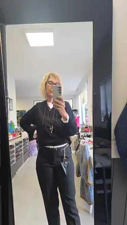 Post 3 by Shou Shou on Instagram (video)
