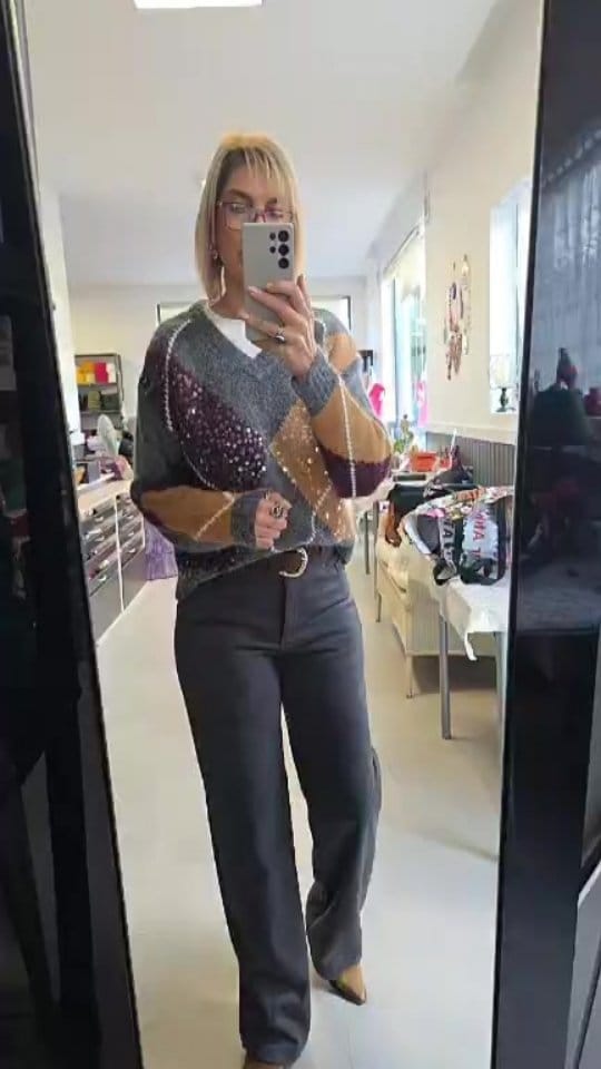 Post 9 by Shou Shou on Instagram (video)