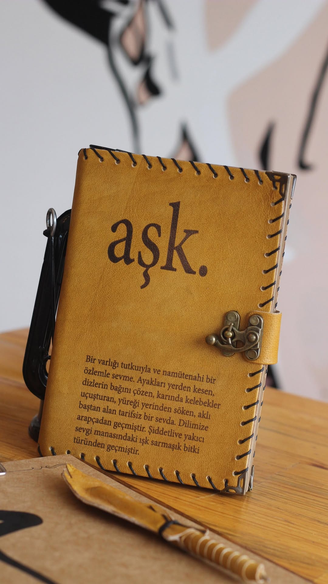 Post 10 by Zarif Atölye Handmade Leather on Instagram (video)