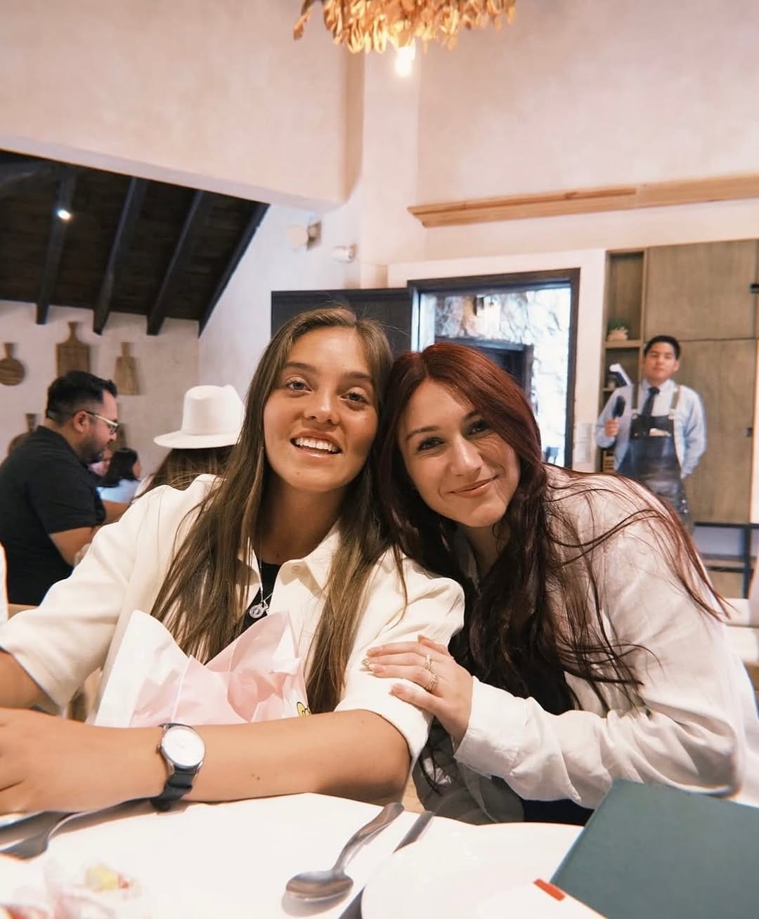 Post 5 by Yanin Madrid on Instagram (carousel)
