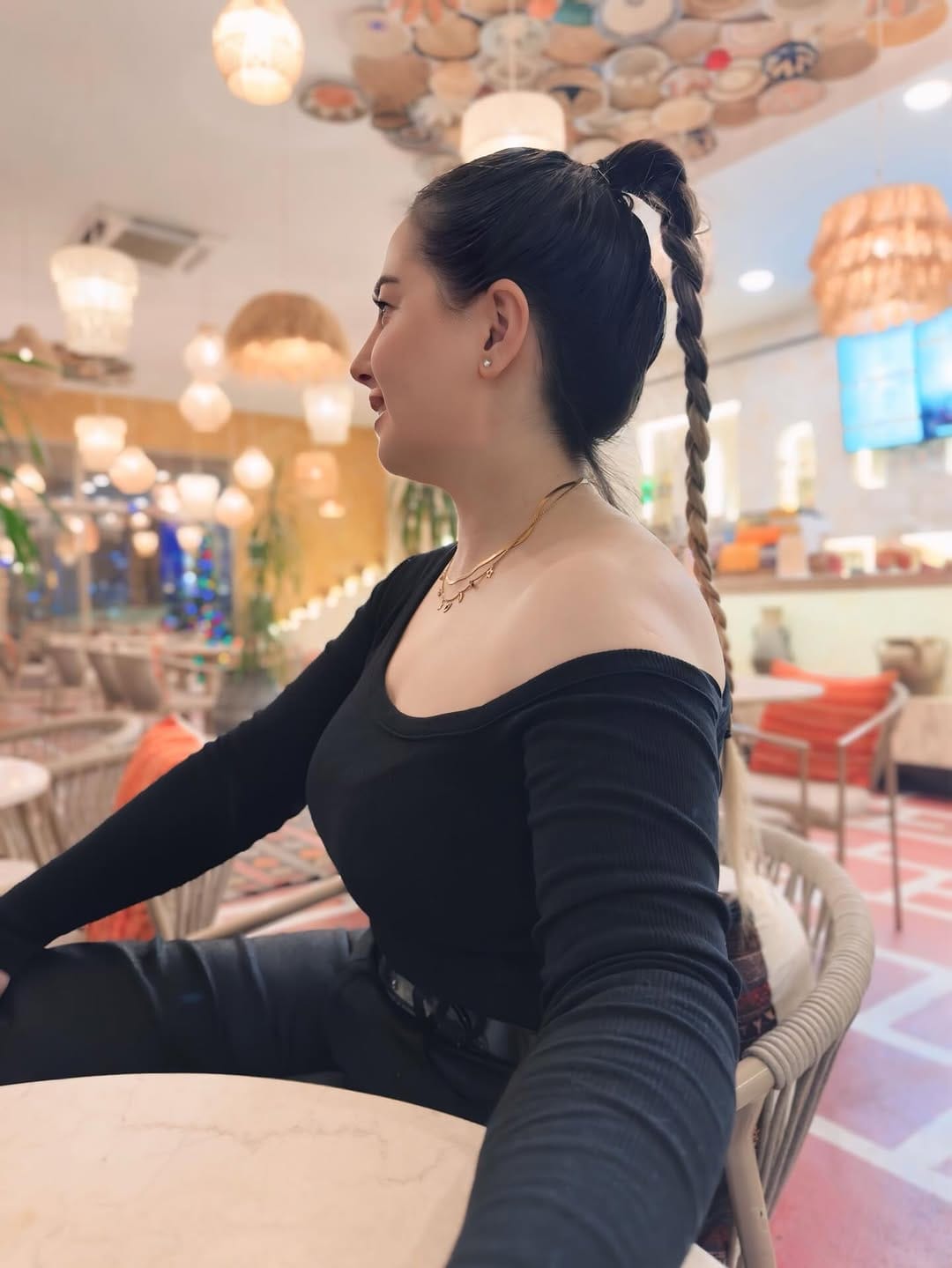 Post 6 by 'Özlem Çelik' on Instagram (image)
